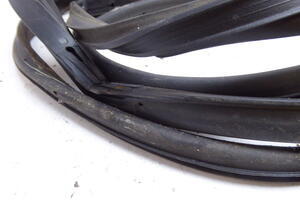 USZCZELKA DRZWI TYŁ PRAWA