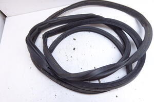 USZCZELKA DRZWI TYŁ PRAWA