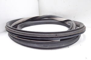 USZCZELKA DRZWI PRZÓD LEWA