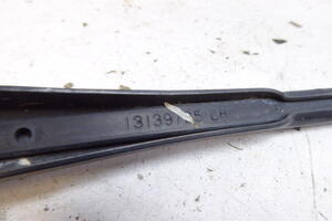 RAMIĘ WYCIERACZKI PRZÓD LEWY