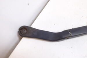 RAMIĘ WYCIERACZKI PRZÓD LEWY