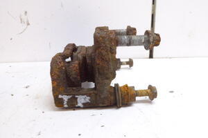 JARZMO RAMKA ZACISKU TYŁ PRAWY