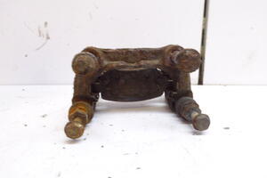 JARZMO RAMKA ZACISKU TYŁ PRAWY