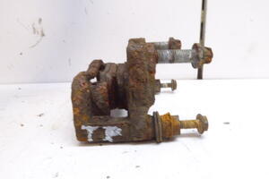 JARZMO RAMKA ZACISKU TYŁ PRAWY