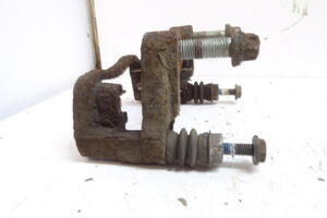 JARZMO RAMKA ZACISKU TYŁ LEWY