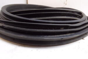 USZCZELKA DRZWI TYŁ LEWA