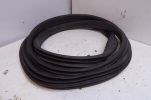 USZCZELKA DRZWI TYŁ LEWA