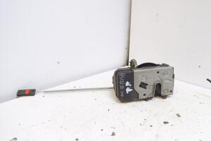 ZAMEK DRZWI PRZÓD PRAWY