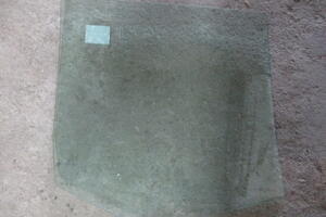 SZYBA DRZWI TYŁ  LEWA