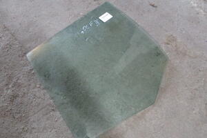 SZYBA DRZWI TYŁ  LEWA