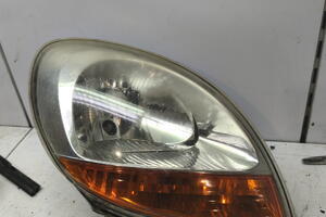 LAMPA REFLEKTOR PRAWY