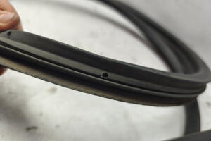 USZCZELKA DRZWI PRZÓD LEWA