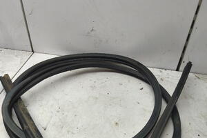 USZCZELKA DRZWI PRZÓD LEWA