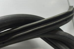 USZCZELKA DRZWI TYŁ LEWA