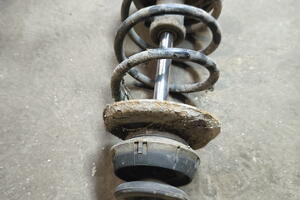 AMORTYZATOR PRZÓD PRAWY