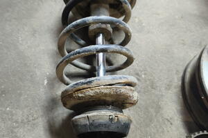 AMORTYZATOR PRZÓD LEWY