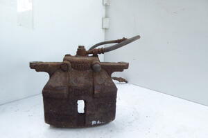 ZACISK HAMULCOWY  PRZÓD LEWY 