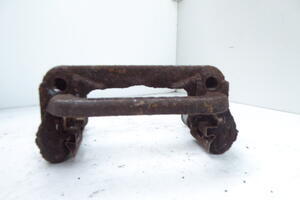 JARZMO RAMKA ZACISKU TYŁ PRAWY