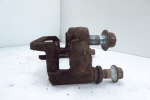 JARZMO RAMKA ZACISKU TYŁ PRAWY