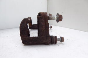 JARZMO RAMKA ZACISKU PRZÓD LEWY