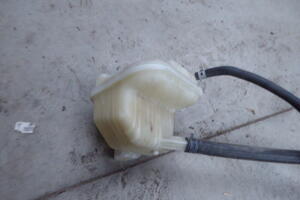 ZBIORNICZEK WYRÓWNAWCZY CHŁODZENIA WODY PŁYNU