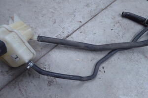 ZBIORNICZEK WYRÓWNAWCZY CHŁODZENIA WODY PŁYNU