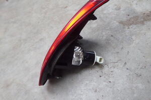 LAMPA KLAPY TYŁ LEWA W KLAPĘ