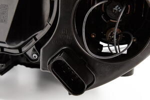 LAMPA REFLEKTOR PRAWY