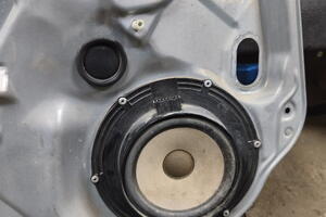 PODNOŚNIK SZYBY PRZÓD LEWY ELEKTRYCZNY