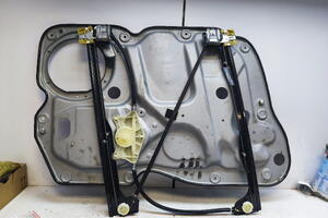 PODNOŚNIK SZYBY PRZÓD PRAWY MANUALNY