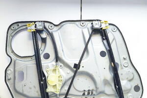 PODNOŚNIK SZYBY PRZÓD PRAWY MANUALNY